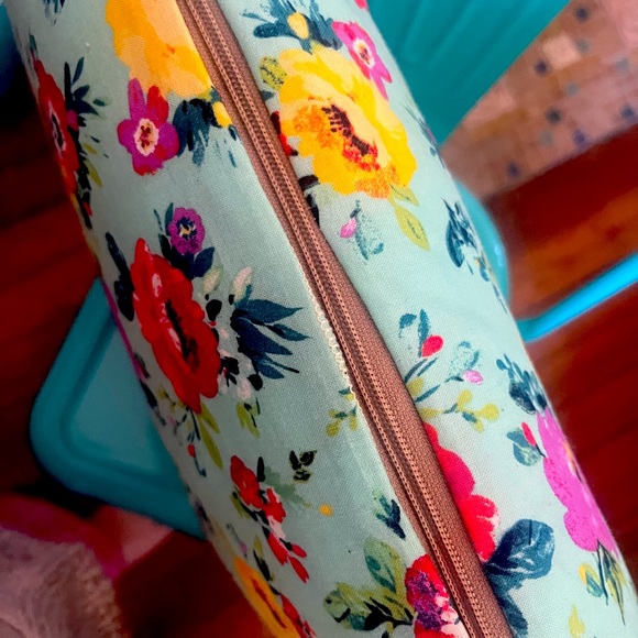 Vintage Floral fabric pillow 16x16 aqua blue with zipper and new insert. - Picture 3 of 4